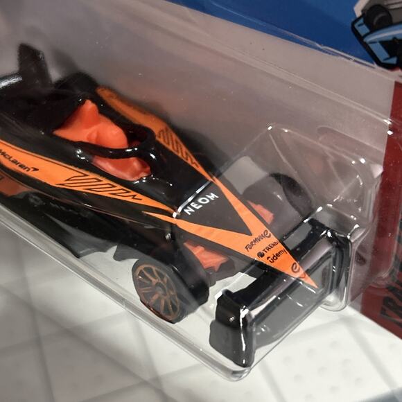 2025 Hot Wheels TRACK ACES 4/5 Formula E Gen3 194/250 - Picture 3 of 6